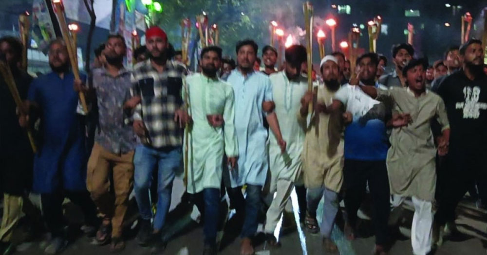 ‘আমি জয় বাংলা করি,আমারে কিছু কর’,এনসিপির মিছিলে যুবক
