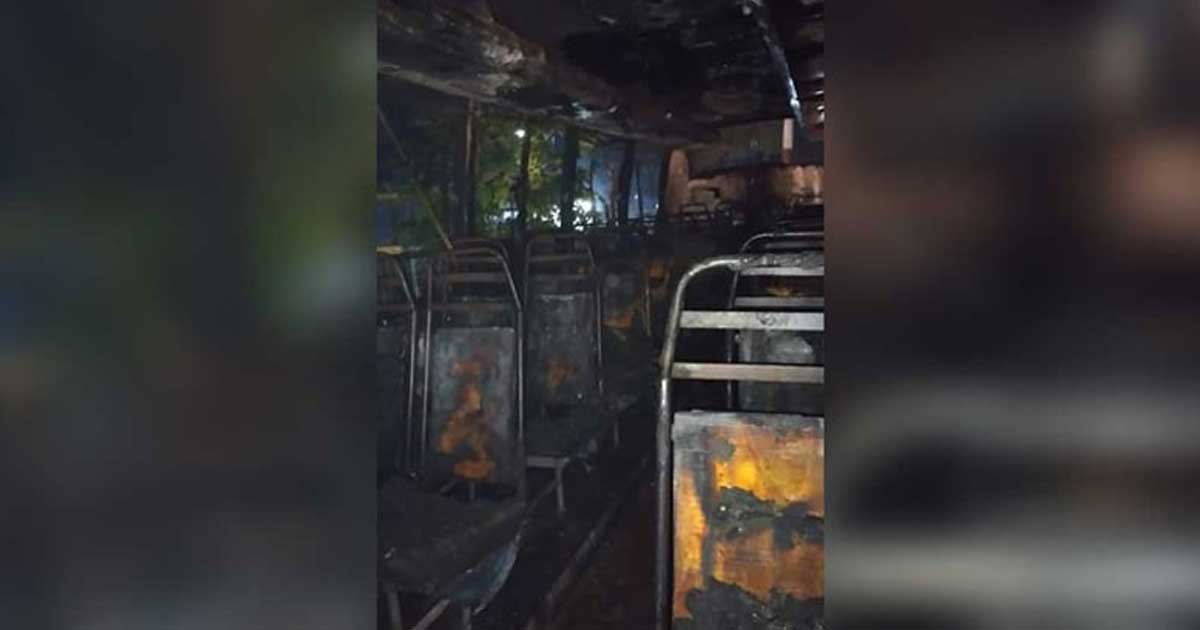 মিরপুর বেড়িবাঁধে বাসে আগুন দিয়ে পালানোর সময় নদীতে পড়ে একজনের মৃত্যু