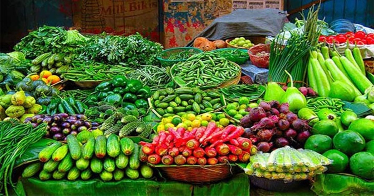 বাজারে সবজির দাম বেড়ে জনজীবনে প্রভাব, ক্রেতা হতাশ