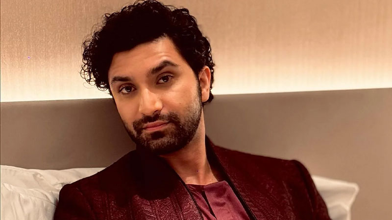 আইওয়্যার ব্র্যান্ডের উদ্বোধনে পাকিস্তানি তারকা রাজা মির ঢাকায়