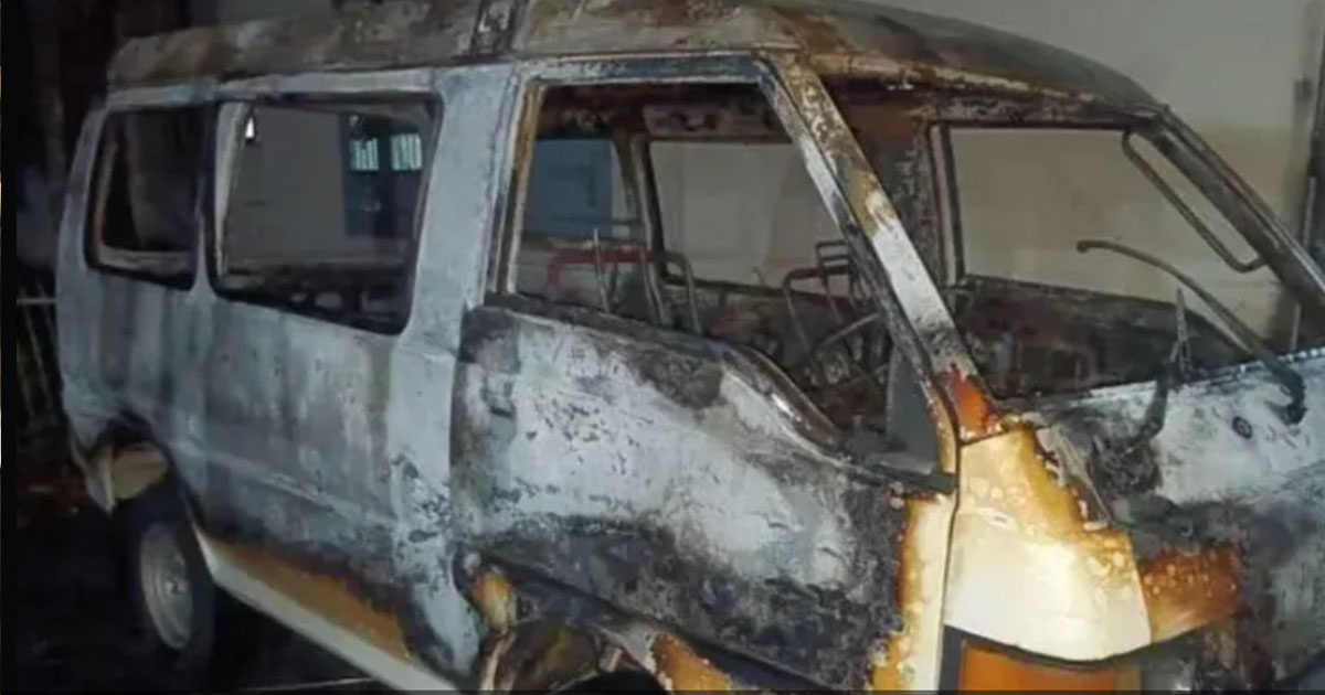 সিলেটে মধ্যরাতে দুর্বৃত্তদের আগুনে পুড়ল অ্যাম্বুলেন্স ও বাস