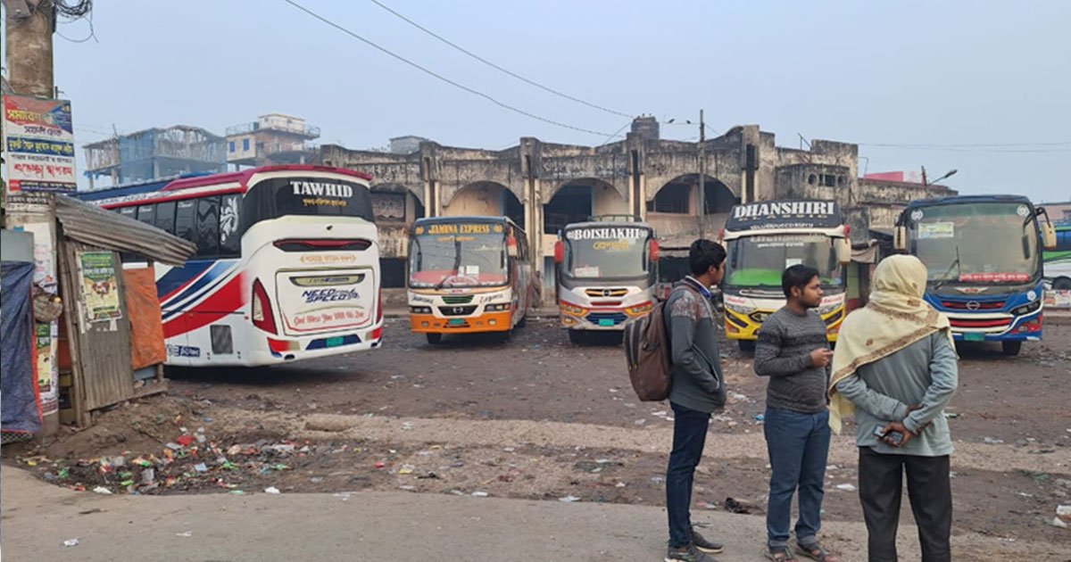 বরিশাল থেকে সব রুটে বাস চলাচল বন্ধ, দুর্ভোগে যাত্রীরা