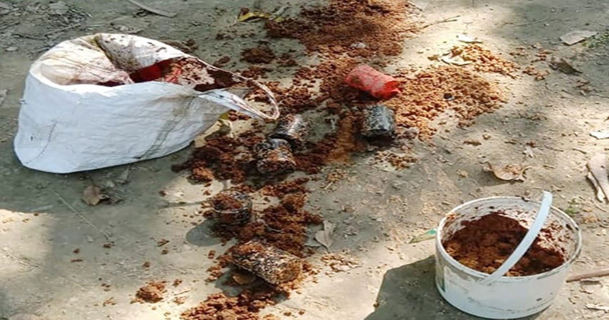 শার্শায় কবরস্থান থেকে ৬টি অবিস্ফোরিত ককটেল উদ্ধার
