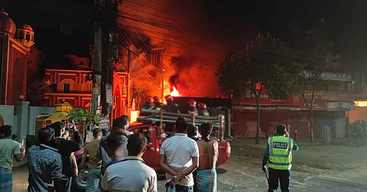সিলেটে মধ্যরাতে ব্যবসাপ্রতিষ্ঠানে আগুন