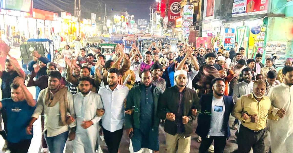 হাসিনার ফাঁসির রায়ে লক্ষ্মীপুরে আনন্দ মিছিল ও মিষ্টি বিতরণ