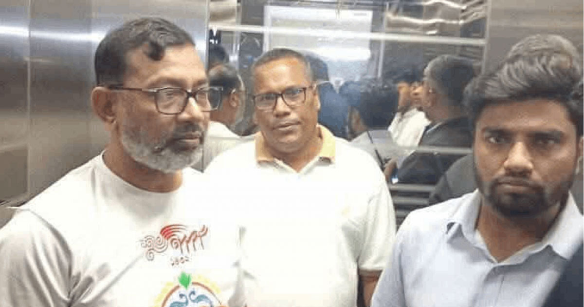 শেখ হাসিনার রায় নিয়ে পোস্ট : ঢাবির ডেপুটি রেজিস্ট্রারকে থানায় সোপর্দ