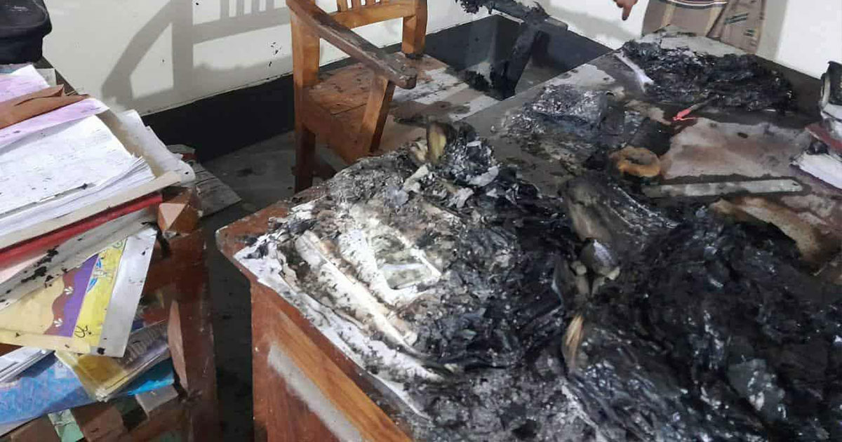 মাগুরায়  গ্রামীণ ব্যাংকে অগ্নিকাণ্ড, ম্যানেজারের দাবি নাশকতা