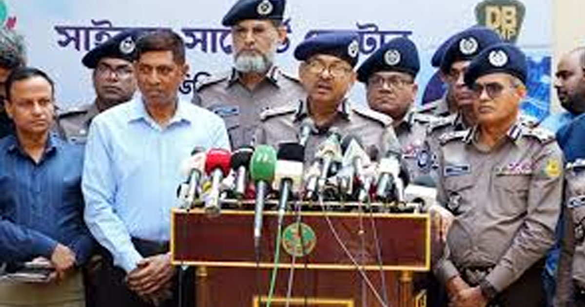 অফিসারদের মনোবল ভাঙলে আইন অনুযায়ী ব্যবস্থা নেওয়া হবে: ডিএমপি