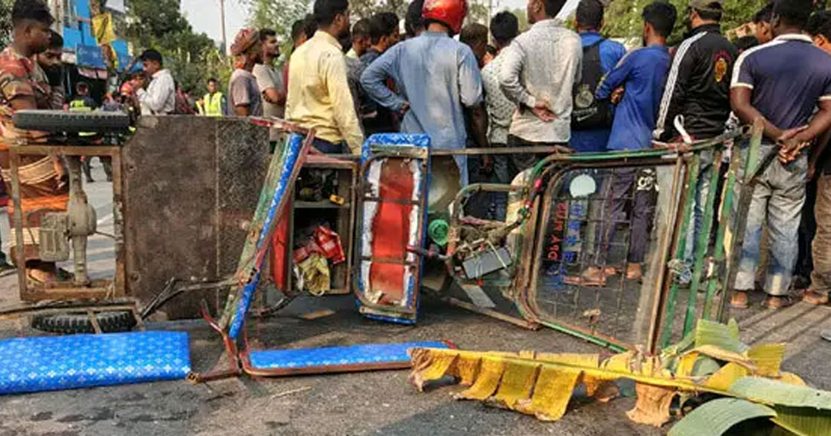 দিনাজপুরে মিনিবাস–অটোরিকশা সংঘর্ষে একই পরিবারের ৪ জনের মৃত্যু