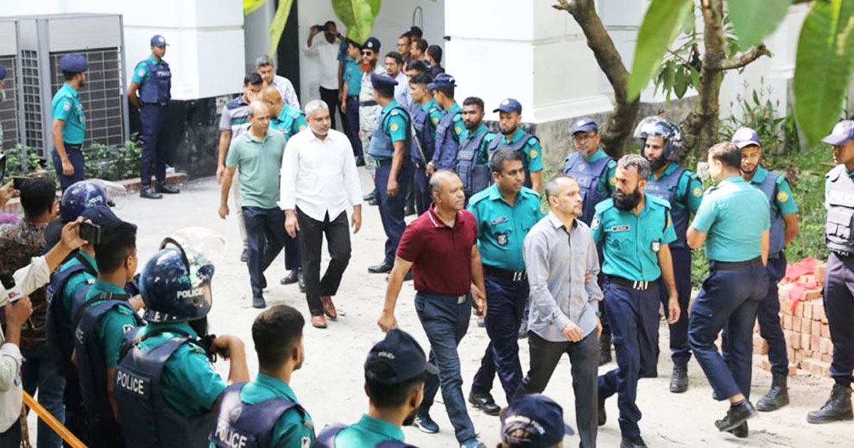ট্রাইব্যুনালে কঠোর নিরাপত্তা, মানবতাবিরোধী মামলায় হাজির ১৩ সেনা কর্মকর্তা