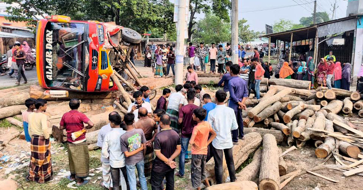 চুয়াডাঙ্গায় বাসের ধাক্কায় পাখিভ্যান চালকসহ নিহত ২