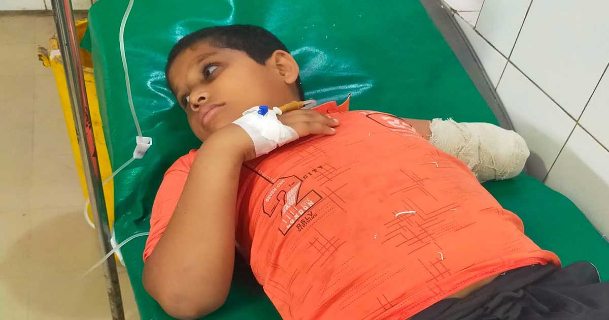 চাঁদপুরে গাড়ি চাপায় এক শিশুর হাত বিচ্ছিন্ন