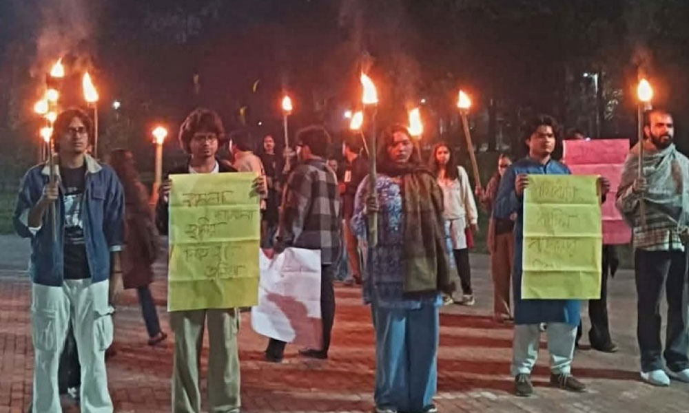 জাবিতে বাউল নিপীড়নের প্রতিবাদে মশাল মিছিল