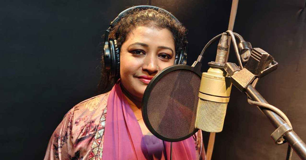 ‘পুরুষ বাউলরা বিছানায় ডাকে, সাড়া দিলে গানের সুযোগ দেয়’