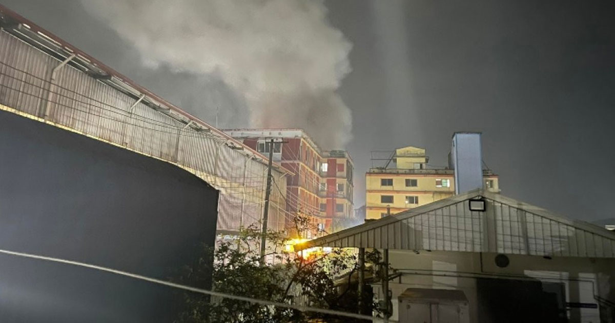 চট্টগ্রামের কালুরঘাট বিসিক শিল্প এলাকায় গুদামে আগুন