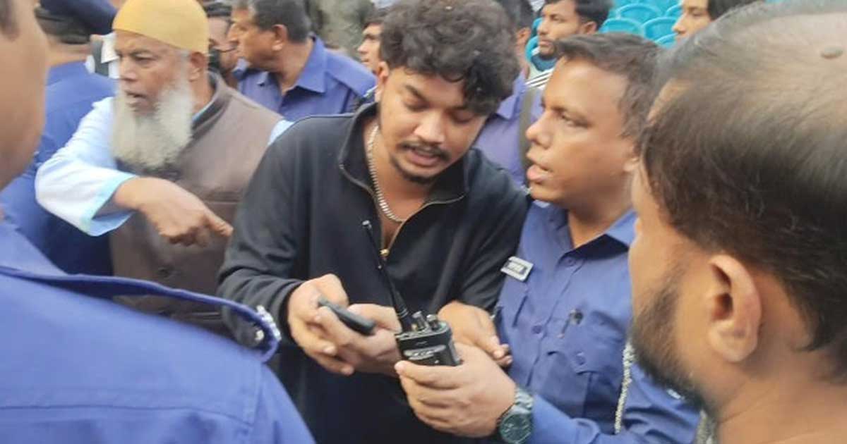 নারায়ণগঞ্জে বাউলদের কর্মসূচির ব্যানার ছিঁড়ে আটক যুবক