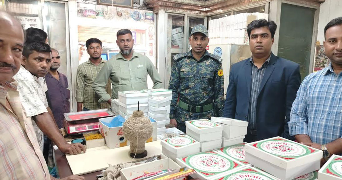 মিষ্টির শিরায় পোকাসহ সিগারেটের অংশ থাকায় জরিমানা