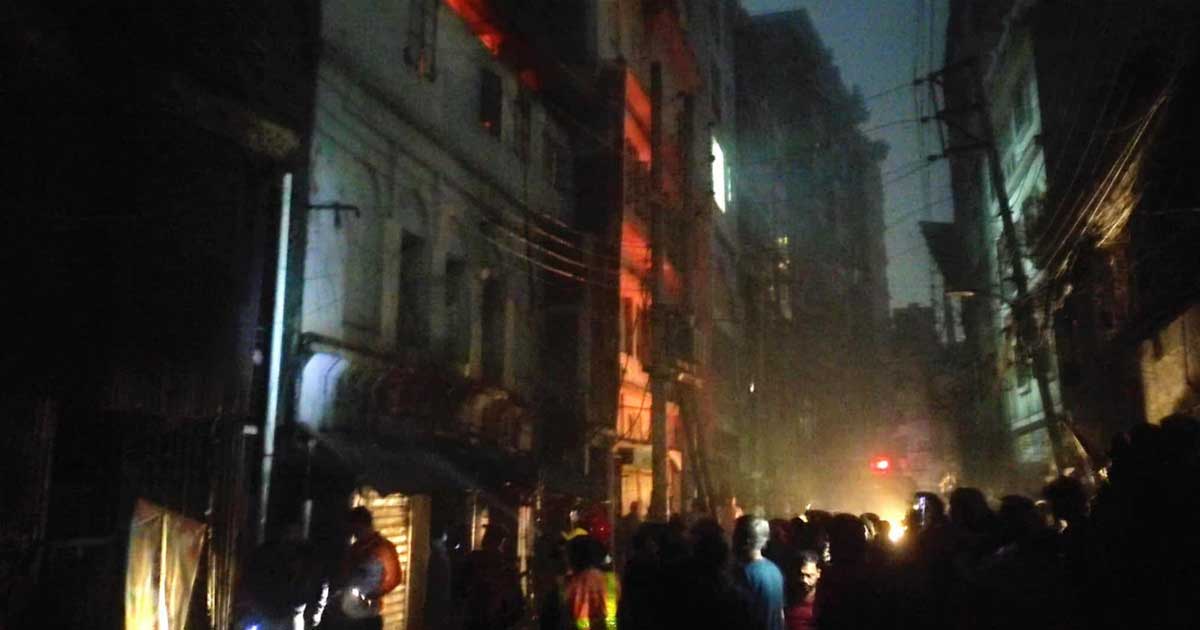 চকবাজারে ভবনের আগুন নিয়ন্ত্রণে