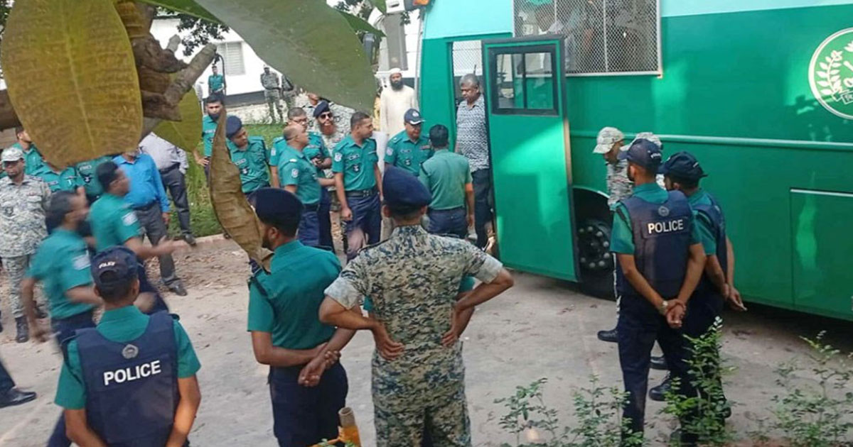 ১০ সেনা কর্মকর্তাকে আনা হলো ট্রাইব্যুনালে
