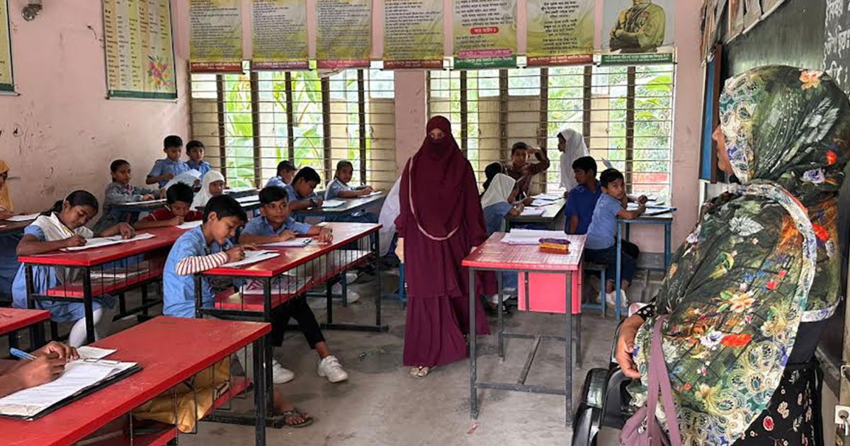 শিক্ষকরা কর্মবিরতিতে, বার্ষিক পরীক্ষা নিচ্ছেন অভিভাবকরা!