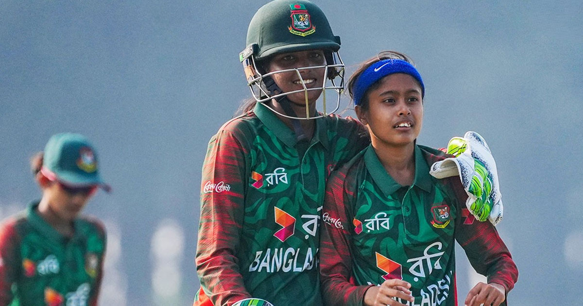 পাকিস্তানের কাছে প্রথম টি-টোয়েন্টি হারের স্বাদ