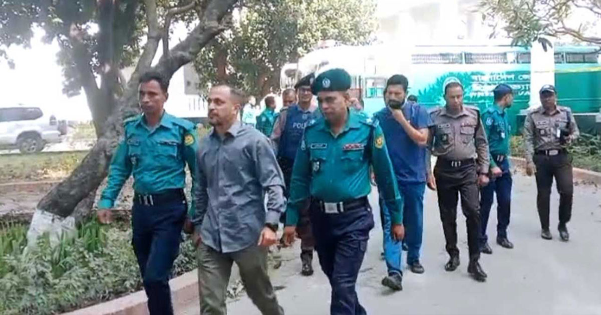 আজ ট্রাইব্যুনালে আনা হলো সেনা কর্মকর্তা রেদোয়ান ও রাফাতকে