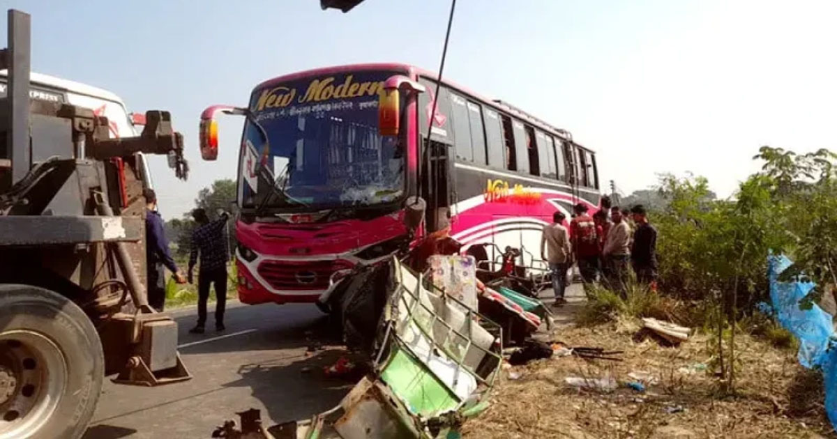 ভাঙ্গায় বাসচাপায় অটোরিকশার ৩ যাত্রী নিহত