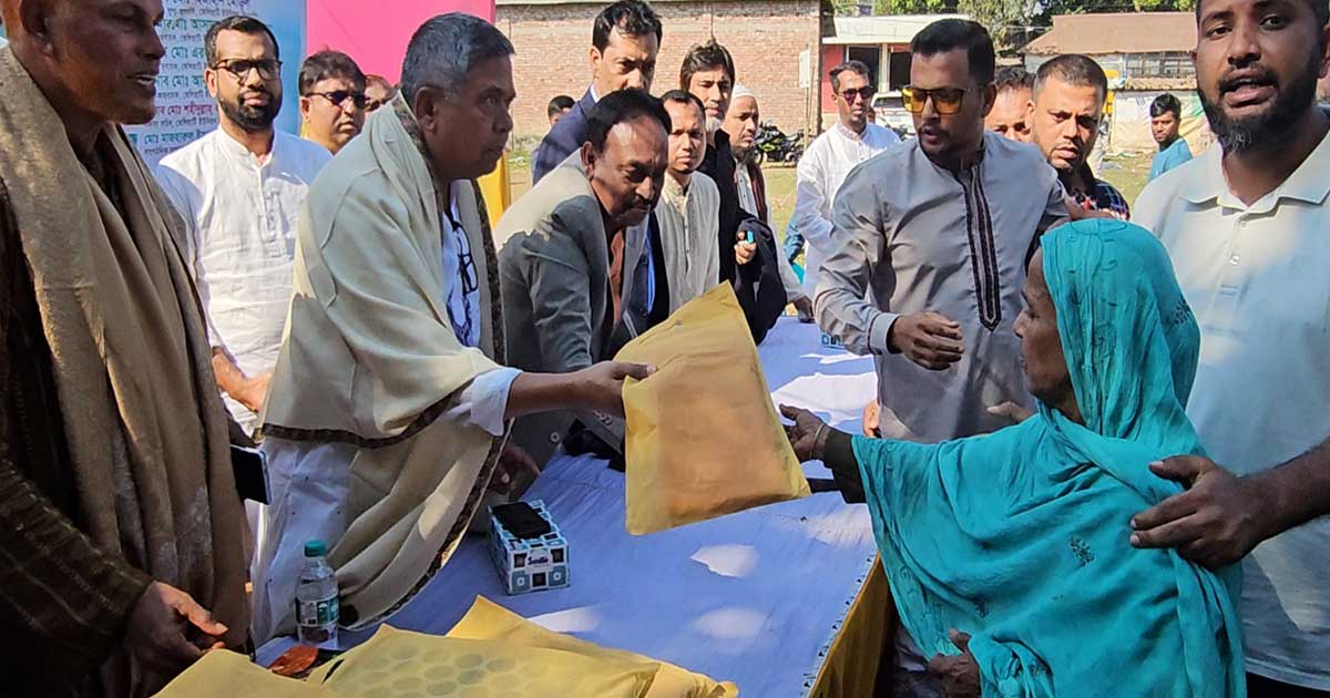 শ্রীপুরে খালেদা জিয়ার সুস্থতা কামনায় দোয়া ও বস্ত্র বিতরণ