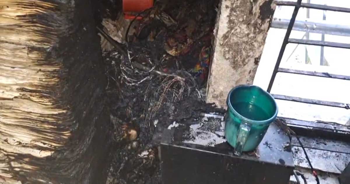 লক্ষ্মীপুর জেলা নির্বাচন অফিসে পেট্রোল ঢেলে দুর্বৃত্তদের অগ্নিসংযোগ, পুড়ে গেছে গুরুত্বপূর্ণ নথিপত্র