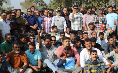 বগুড়ায় মহাসড়ক অবরোধ করে বিএনপি নেতা-কর্মীদের বিক্ষোভ