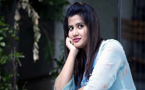 শিল্পীর তালিকা থেকে বাদ ন্যানসি!