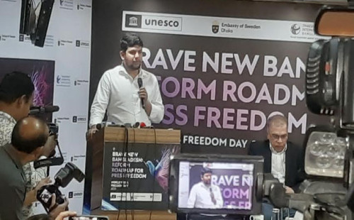 এক দুইটা মিডিয়া হাউস বাদে আর কেউ ট্যাক্স দেয় না: তথ্য উপদেষ্টা