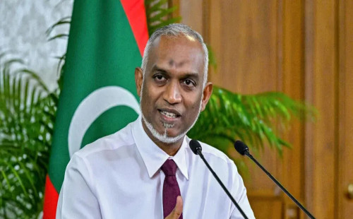 সংবাদ সম্মেলন করে বিশ্ব রেকর্ড প্রেসিডেন্ট মুইজ্জুর