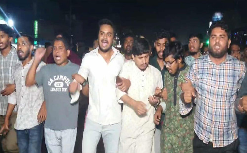 হাসনাতের গাড়ি বহরে হামলা, প্রতিবাদে বিক্ষোভ মিছিল
