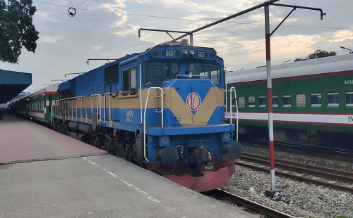 দেশে ফিরবেন খালেদা জিয়া  আন্তঃনগর ট্রেন তেজগাঁওসহ ৩ স্টেশনে করবে যাত্রাবিরতি