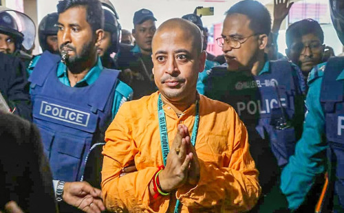 আরও ৪ মামলায় গ্রেপ্তার চিন্ময় দাস