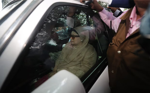 ব্যাপক নিরাপত্তায় ফিরোজায় প্রবেশ করলেন খালেদা জিয়া
