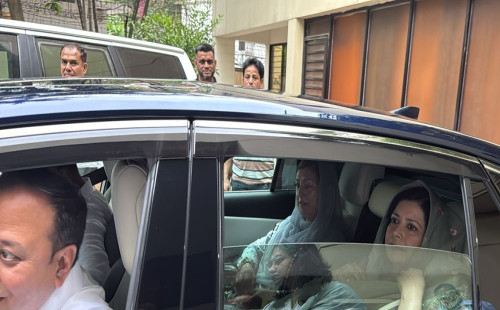 মাকে দেখতে হাসপাতালে ডা. জোবাইদা রহমান