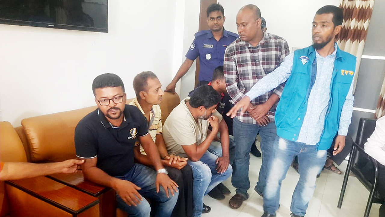 যশোর বিআরটিএতে গ্রাহক হয়রানির সত্যতা পেল দুদক