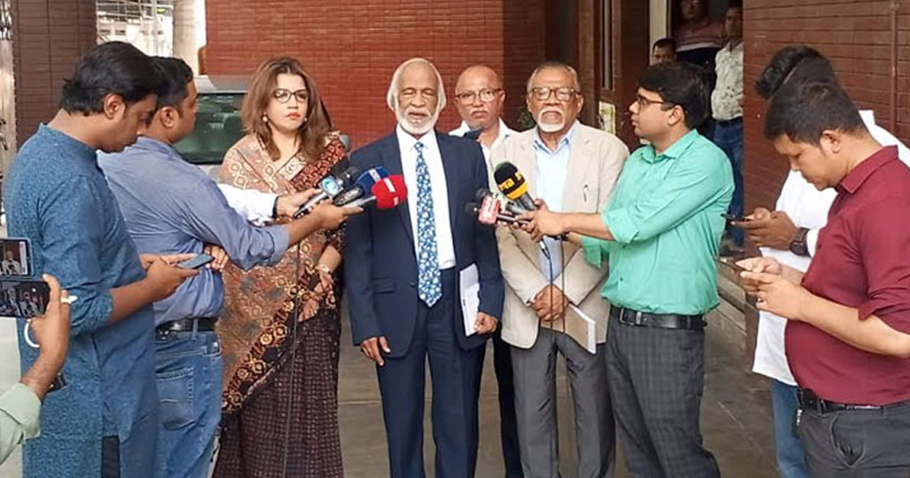 আ. লীগ নিষিদ্ধের বিষয়ে সিদ্ধান্ত নেবে জনগণ: মঈন খান