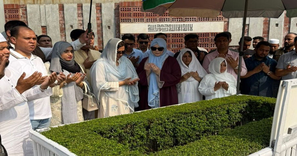 আরাফাত রহমান কোকোর কবর জিয়ারত করলেন ডা. জুবাইদা রহমান