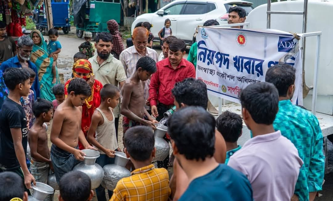 নোয়াখালীর সুবর্ণচরে সুপেয় পানির সংকট:  এক কলস পানির জন্য হাহাকার