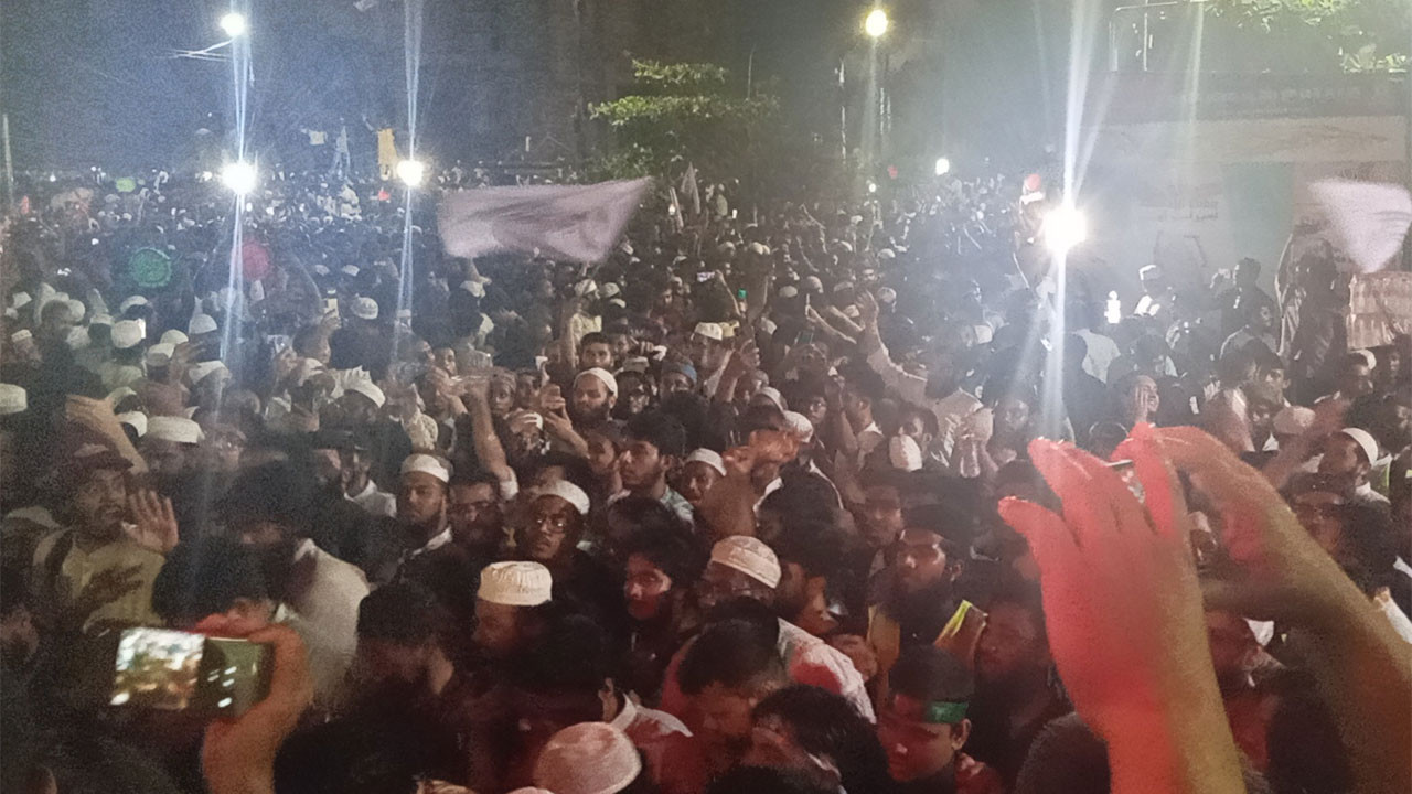 আওয়ামী লীগ নিষিদ্ধে বাঁধ ভাঙ্গা উল্লাস