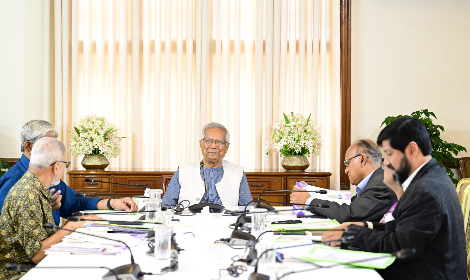 পুঁজিবাজার পরিস্থিতি উন্নয়নে প্রধান উপদেষ্টার পাঁচ নির্দেশনা