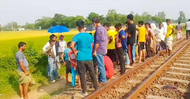 ট্রেনে কাটা পড়ে বাবার মৃত্যু, ছেলে হাসপাতালে