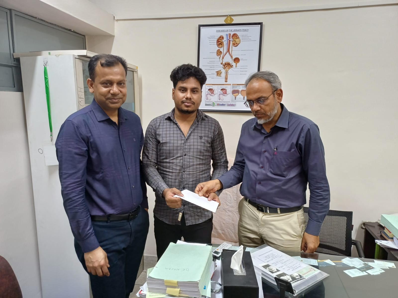 ৫ আগষ্ট গুলিবিদ্ধ তরুণ সালমানের পাশে তারেক রহমান