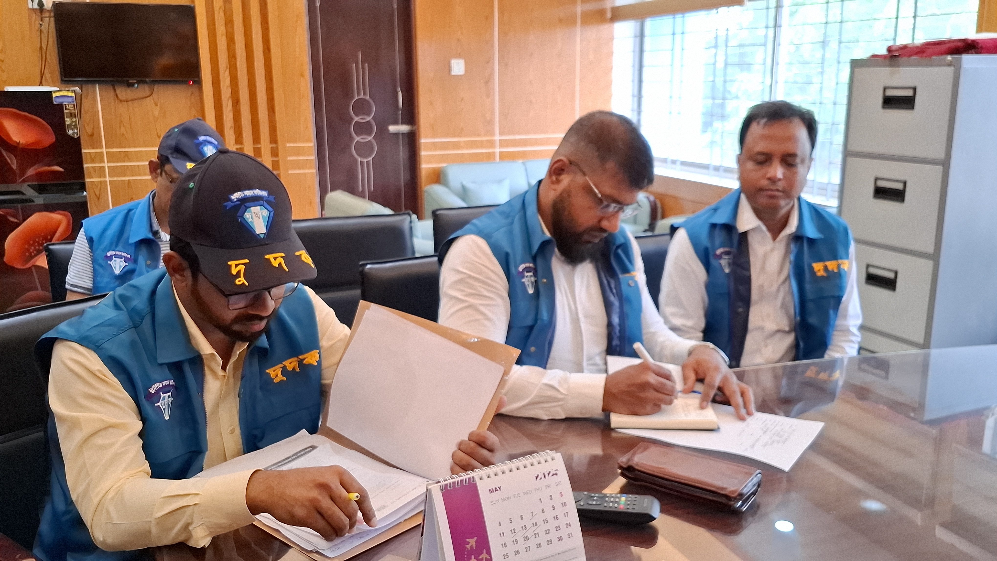 মাদারীপুর সদর হাসপাতালে দুদকের অভিযান