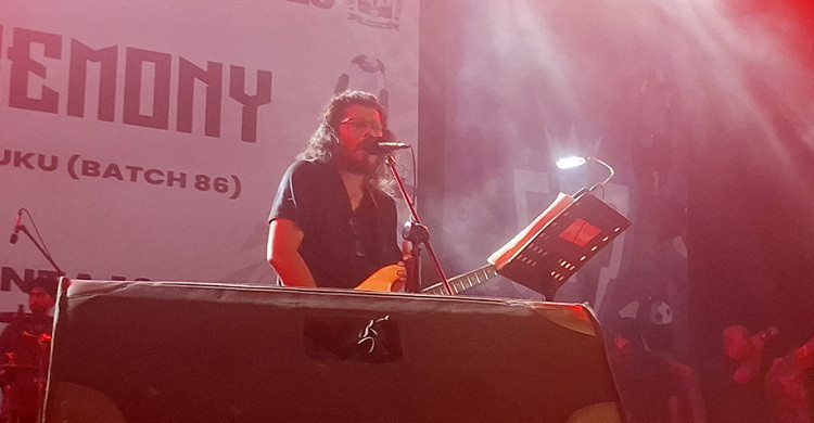 টাঙ্গাইলে জেমসের কনসার্টে মোবাইল চুরির হিড়িক