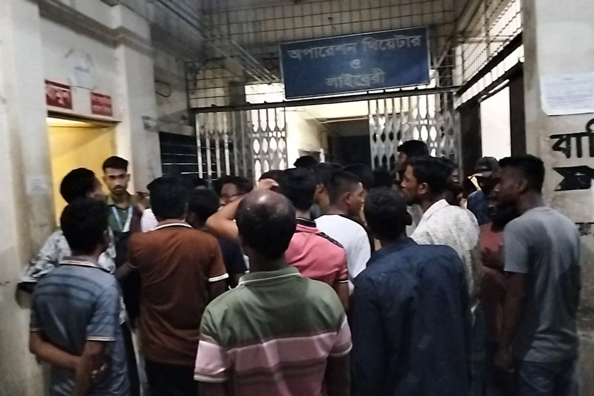 স্ত্রীকে কুপিয়ে দুই মেয়েকে আছাড়, শেষে নিজেই নিজের গলা কাটেন মামুন