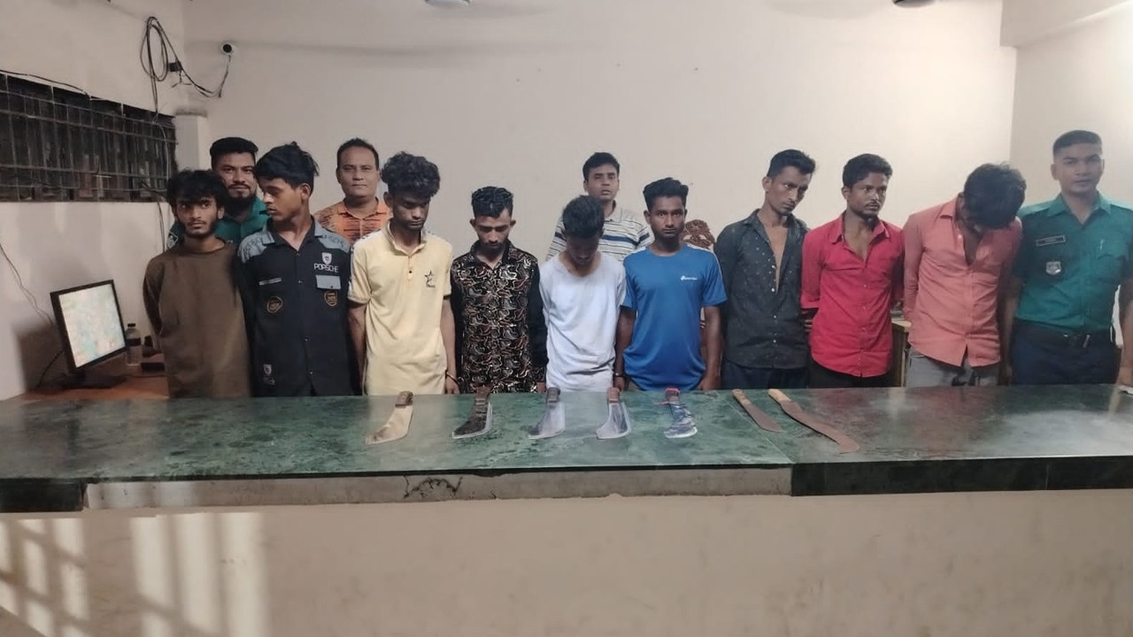 লও ঠেলা গ্রুপের ৯ সদস্য গ্রেফতার